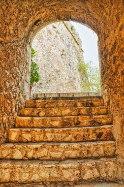 Bourtzi kalesi, Mora 'da küçük bir kasaba olan Yunanistan' ın Nafplio kentinde yer almaktadır.