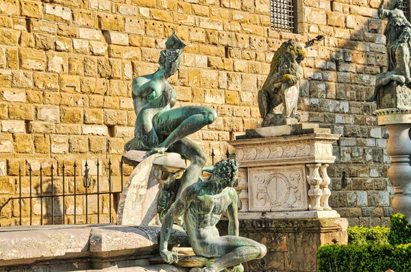 美丽的佛罗伦萨 充满了欧洲历史建筑和雕像 — 图库照片
