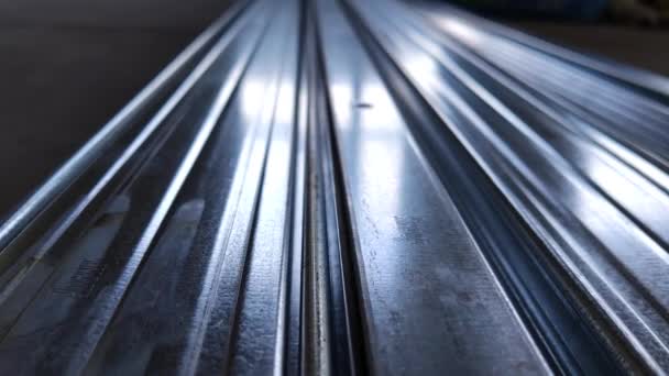 Metal profiles. Stack of stainless steel pipes in warehouse. Rolled metal products. Economic Metals list prices index. Financial crisis. Wall building parts. — Stock videók