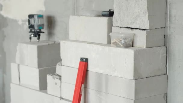 Renovatie Appartement Rood Gebouw Niveau Blokken Voor Muren Lege Muren — Stockvideo