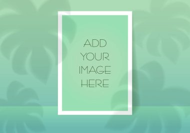 Model A4. Kağıt çarşaf. Gölgeler yeşil arkaplan üzerindeki yaprak ve pencere ışığı efektlerini örtüyor