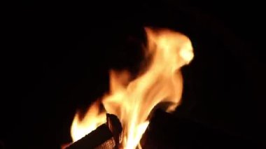 Gece alevler içinde