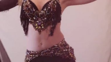 Göbek dansı. Şalla oryantal dans