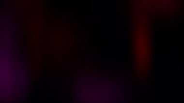 Projenizde üst üste koymak için soyut olarak çözünmüş pembe ve kırmızı ışık sızıntısı gradyan döngüsü. Camdan dışarı bak.