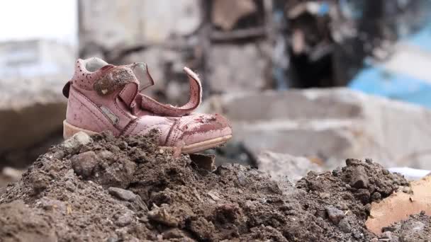 Ukraine Borodyanka 2022 Children Pink Slipper Background Ruins Building — Video