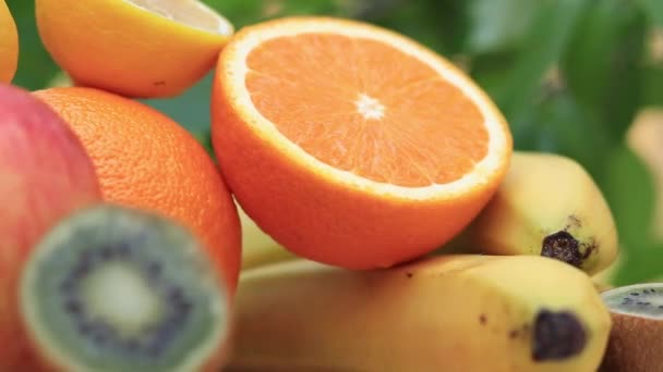 Conjunto Frutas Maduras Naranja Plátano Kiwi Manzanas Primer Plano Naranja — Vídeos de Stock