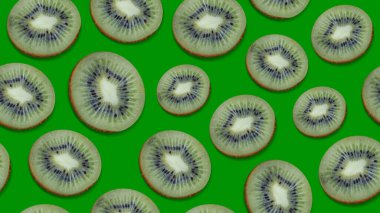 Yeşil arka planda kesilmiş kivi meyvesi olan kusursuz bir arka plan. Meyveli yaz arkaplanı