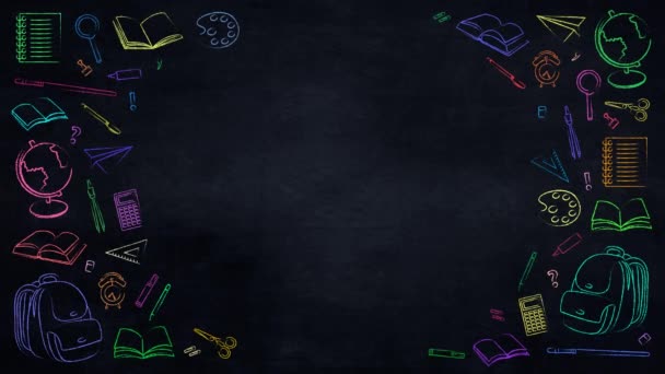 Шкільні Предмети Намальовані Кольоровим Крейдою Темній Дошці Плавні Моделі Руху — стокове відео