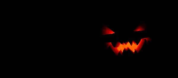 Halloween Kürbislaterne Völliger Dunkelheit Diffuses Leuchten Aus Geschnitztem Gesicht Beängstigende — Stockfoto