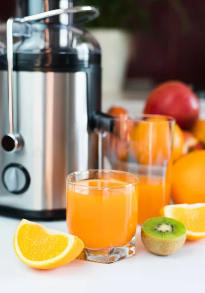 Multivitamin Fruit Juice Glass Table Kitchen Making Healthy Tasty Juices — Foto de Stock