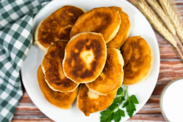 Fried Homemade Pies Meat Potatoes Wooden Table Kitchen Grandma Recipe — Stock Fotó