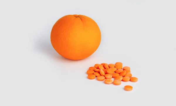 Rijp Sinaasappel Pillen Van Vitamine Witte Achtergrond Gezondheid Schoonheid Concept — Stockfoto