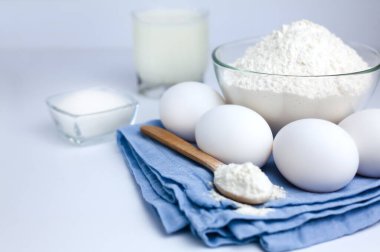 Pasta pişirme süreci. Pişirme malzemeleri. Yemek pişirme süreci. Yakın plan. Metin için yer.