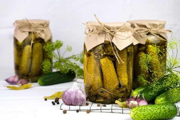 Pickled Cucumbers Jars Fresh Cucumbers Kitchen Wooden Table Delicious Homemade — Stock Photo, Image