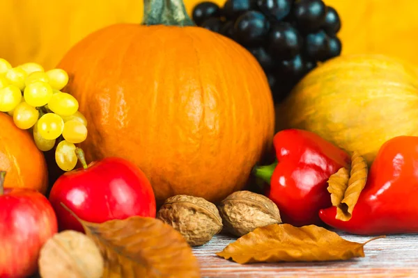 Höstens Sammansättning Med Pumpor Frukt Och Grönsaker Begreppet Höstskörd Närbild — Stockfoto
