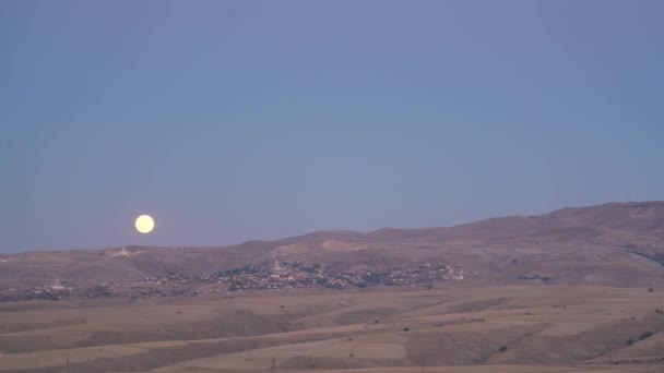 7680X4320 Dolunay Bulutsuz Gece Gökyüzünde Yükseliyor Siyah Zemin Zaman Dolunay — Stok video