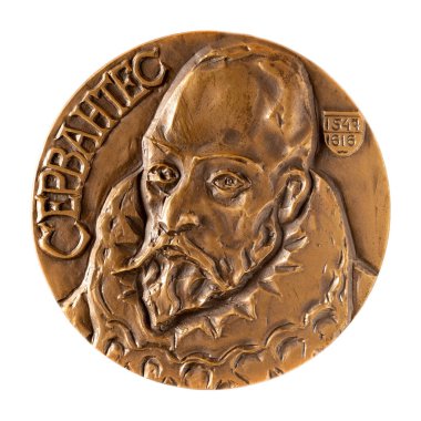 Ulyanovsk, Rusya - 28 Ağustos 2021: Yıldönümü madalyası büyük masaüstü madalyası Servantes yazarı Don Kişot yakın plan illüstrasyon editörü.