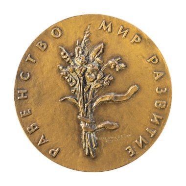 Ulyanovsk, Rusya - 09 Ocak 2022: 1975 yılında Rusya 'nın en ünlü kadın resmî editörünün büyük masaüstü madalyonu.