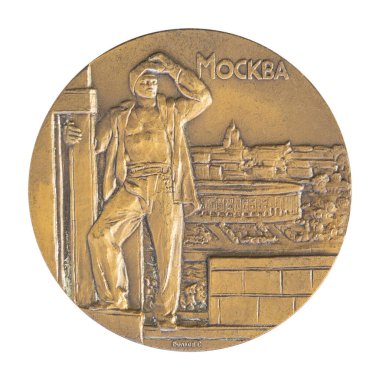 Ulyanovsk, RussLeninsky mia - 09 Ocak 2022: Jubilee madalyası büyük masaüstü madalyonu ünlü Rus Moskova radyosu, yakın çekim resimli yazı işleri müdürü.