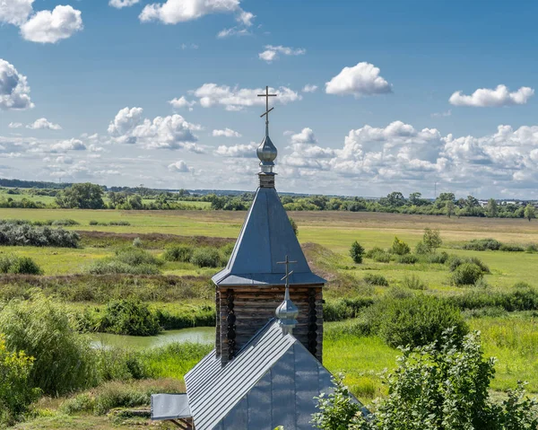 Kopuły Krzyżami Szczyt Kościoła Jest Skręcony Wschód Prawosławna Religia Chrześcijańska — Zdjęcie stockowe