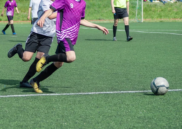 Dětský Fotbal Zajímavý Fotbalový Okamžik Zápase Tréninku Aktivní Boj Dynamika — Stock fotografie