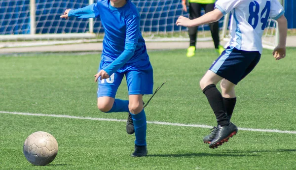 Fútbol Infantil Interesante Momento Fútbol Partido Entrenamiento Lucha Activa Dinámica — Foto de Stock