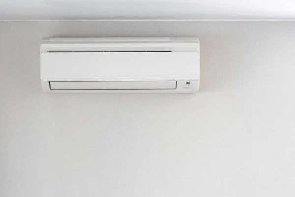Kantoorairconditioner Voor Koeling Bij Warm Weer Aan Muur Gemonteerd Splitsysteem — Stockfoto