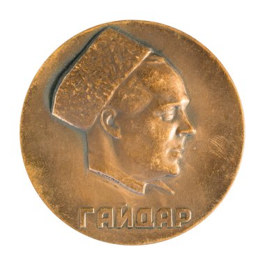 Ulyanovsk, Rusya - 09 Ocak 2022: Jubilee madalyası büyük masaüstü madalyası ünlü Rus yazar Arkady Petrovich Gaidar yakın plan illüstrasyon editörü.