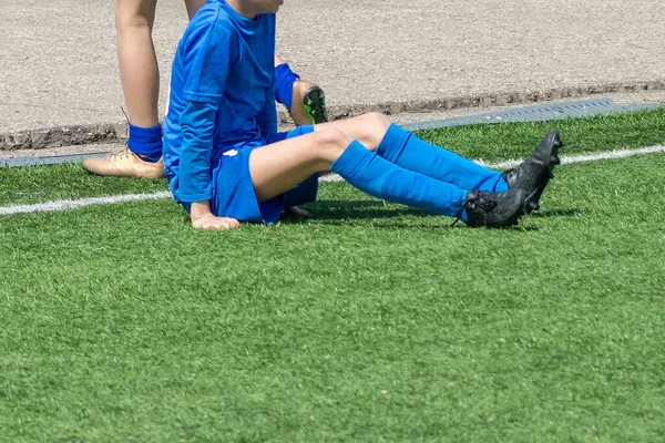 Gyerekfoci Érdekes Futball Pillanat Meccsen Edzésen Fiúk Focimeccsének Aktív Küzdelme — Stock Fotó