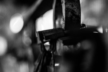 Kilit ve anahtar, bağlı kilitler, Aşk Kilitleri