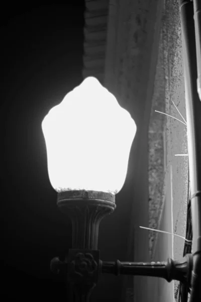 Şehir Gecesinde Lamba