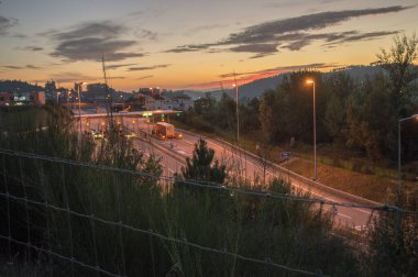 Şehrin üzerinde gün batımı