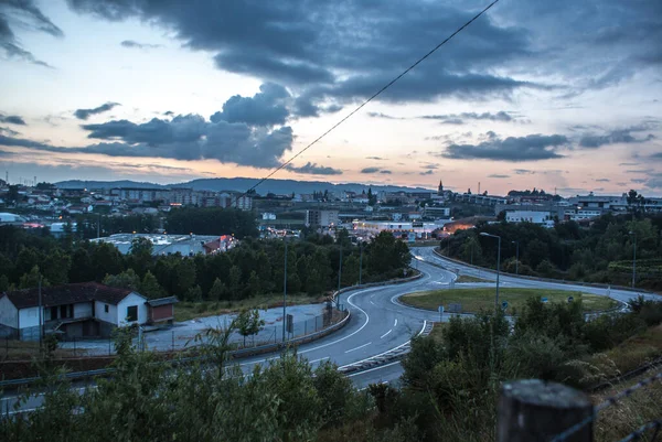 Şehrin üzerinde gün batımı 