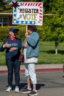 Davis, CA - 24 Nisan 2022. Kaliforniya Üniversitesi 'ndeki piknik günü geçit töreni, koronavirüs salgınından dolayı iki yıllık latus salgınından sonra geri döndü.