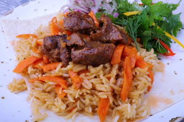 pilav, et ve sebzeli pilavdan yapılmış ulusal bir Özbek yemeğidir.