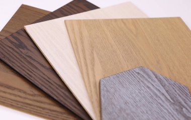 Doğal kaplama, iç kısımdaki ahşap ürünleri ve mobilya ve duvar panellerini kaplamak için ideal bir dokudur.