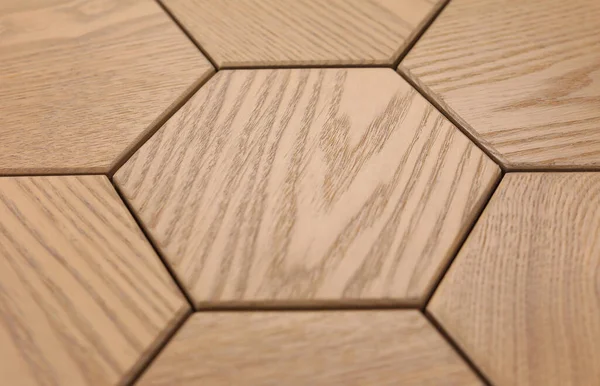 Doğal kaplama, iç kısımdaki ahşap ürünleri ve mobilya ve duvar panellerini kaplamak için ideal bir dokudur.