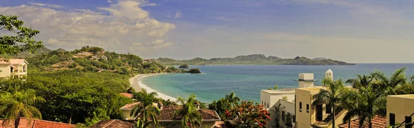 Guanacaste, Kosta Rika 'daki flamingo plajının güzel panoramik manzarası.. 
