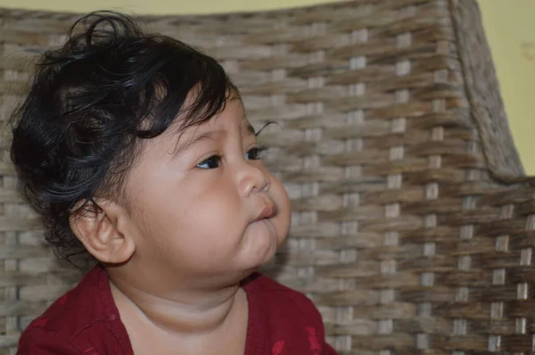 Senyum Dan Tertawa Ekspresi Seorang Bayi Laki Laki Asia Mengenakan — Stok Foto