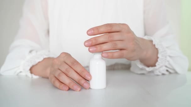 Asian Woman Holding Eye Dropper Dropping Serum Bottle Isolated White — Αρχείο Βίντεο