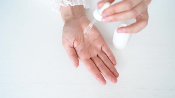 Hand Woman Cleaning Her Hand Alcohol Gel Liquid Clear Bottle — Vídeo de stock