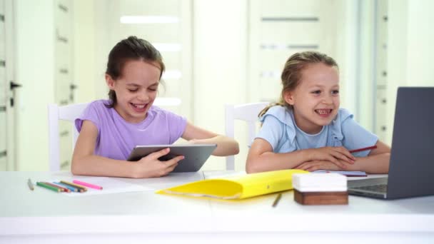 Two Children Homework Home One Tablet Other High Quality Footage — Vídeo de Stock