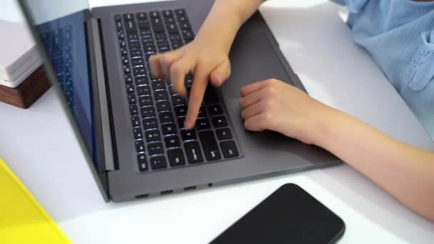 Close Hands Young Girl Typing Computer High Quality Footage — Vídeos de Stock