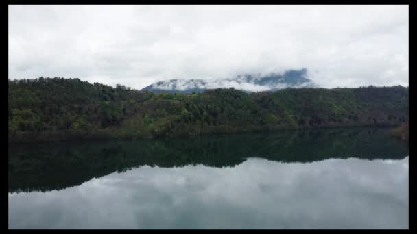 Letecký Výhled Jezero Levico Severně Itálie Pozadí Stromy Alpy Modrá — Stock video