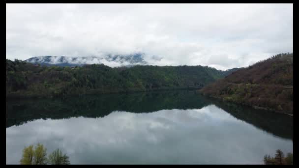Вид Воздуха Озеро Левико Северу Италии Заднем Плане Деревья Альпы — стоковое видео