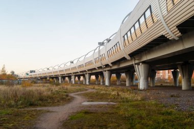 St. Petersburg 'daki otoyol köprüsü.