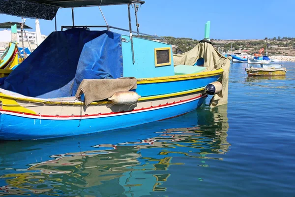 Παραδοσιακό Μπλε Αλιευτικό Σκάφος Στο Χωριό Marsaxlokk Της Μάλτας — Φωτογραφία Αρχείου