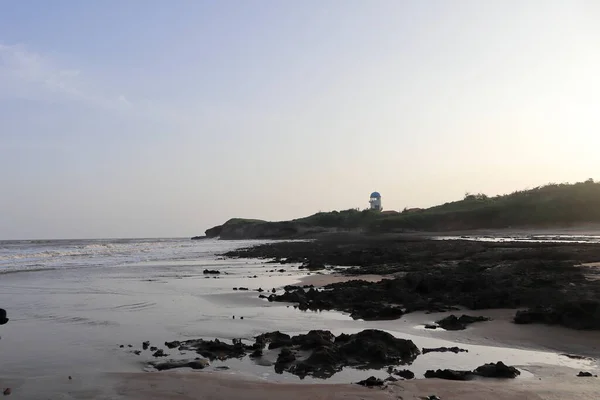 Красивый Маяк Заката Стоящий Побережье Мадхуванского Пляжа Гуджарат Индия — стоковое фото