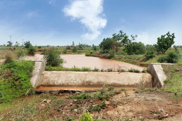 Grumligt Vatten Kontrolldammen Gujarat Indien — Stockfoto