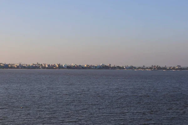 Arap denizinin güzel manzarası. diu ve Ghoghla deniz manzarası ve Arap Denizi üzerinde gün batımı. Union Territory Daman ve Diu, Hindistan 'ın Diu ilçesinde yer almaktadır.